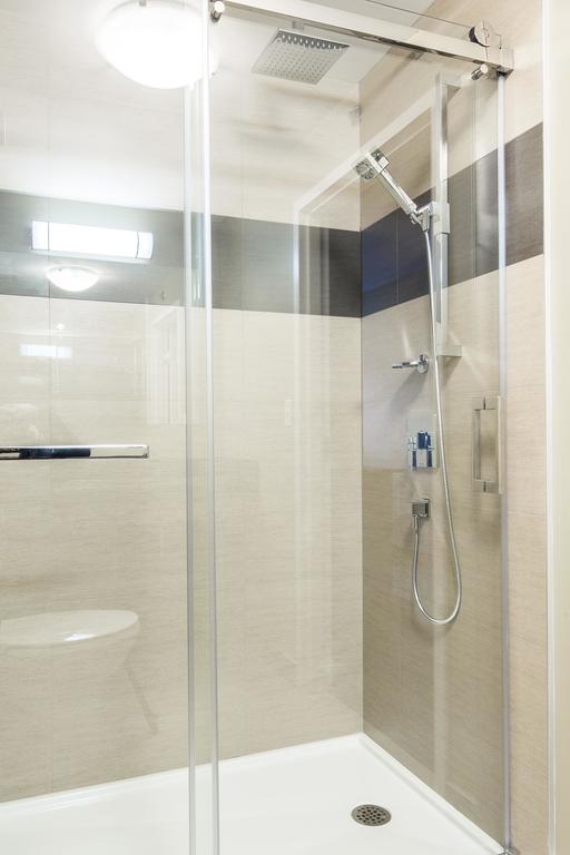 Super 8 By Wyndham Mont Laurier Hotel Екстериор снимка