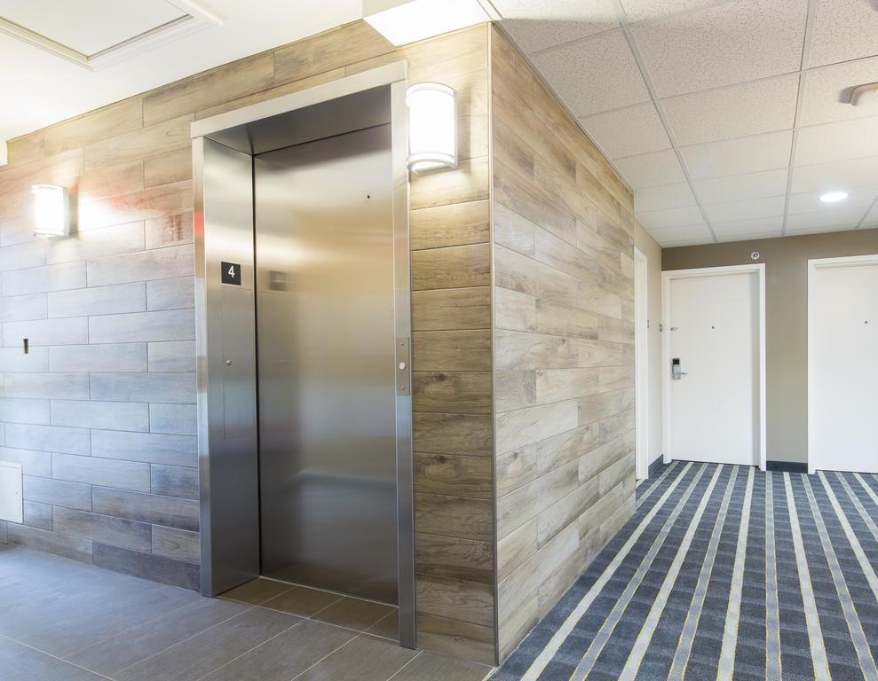 Super 8 By Wyndham Mont Laurier Hotel Екстериор снимка