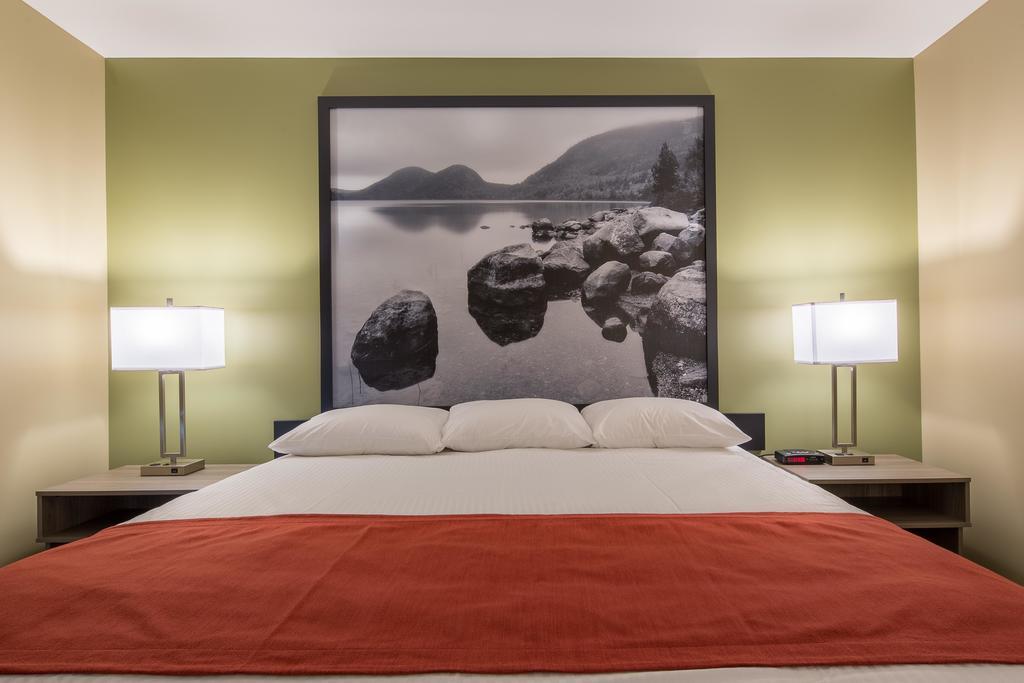 Super 8 By Wyndham Mont Laurier Hotel Екстериор снимка